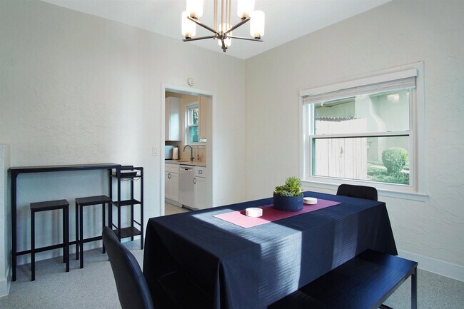 Building Photo - 1647 Lake Ella Dr