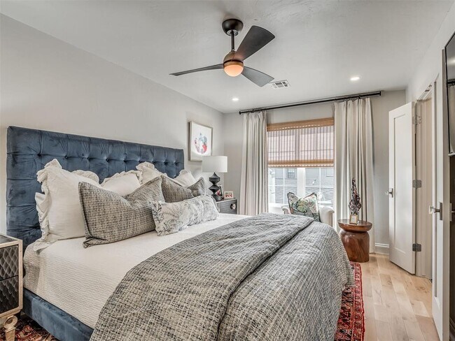 Building Photo - 6500 N Grand Blvd