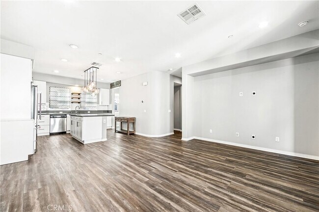 Building Photo - 6331 Pacific Wy