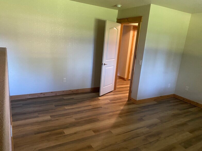 Bedroom - 323 Maroon Ct