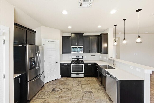 Building Photo - 7013 Brick Slope Path