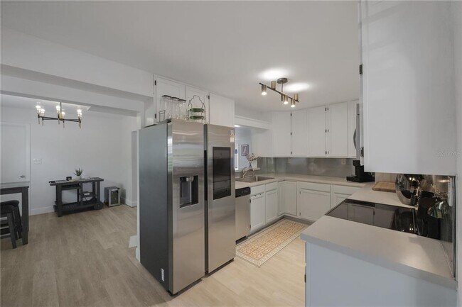 Building Photo - 702 Gray St S