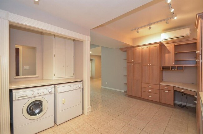 Building Photo - 11711 Memorial Dr