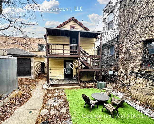Primary Photo - ***3LINCOLN PARK - COACH HOUSE / 2 BDRM + ...