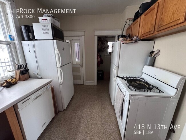 Building Photo - 418 N 13th Ave E