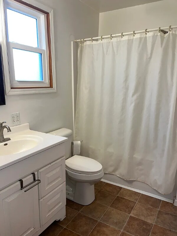 Building Photo - 722 W North St