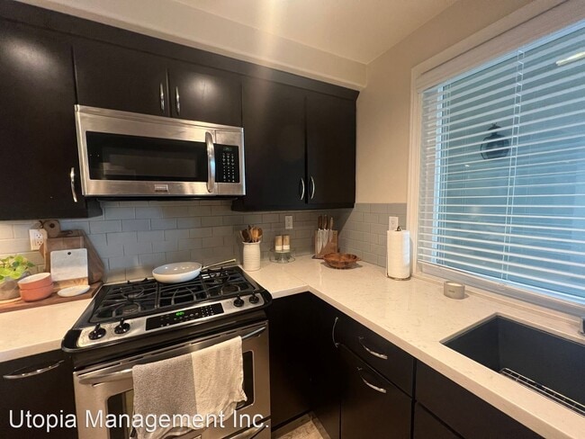 Building Photo - 2 br, 2 bath House - 4167 Warner Ave., #202