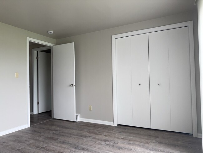 Building Photo - 418 Beloit St