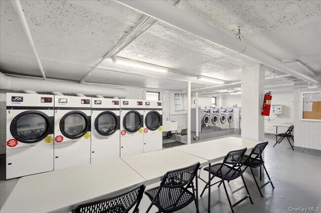 Building Photo - 300 Main St