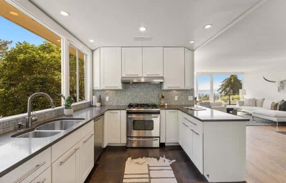 Building Photo - 1072 Keeler Ave