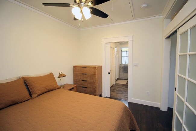 Building Photo - FULLY FURNISHED Spacious ADU Located in the heart of Portland's Historic Laurelhurst Neighborhood!