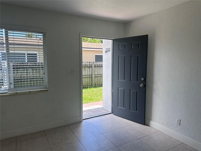 Building Photo - 2806 SW 35th Ave