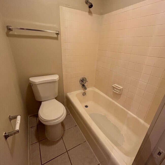 Building Photo - 7206 Creekside Dr