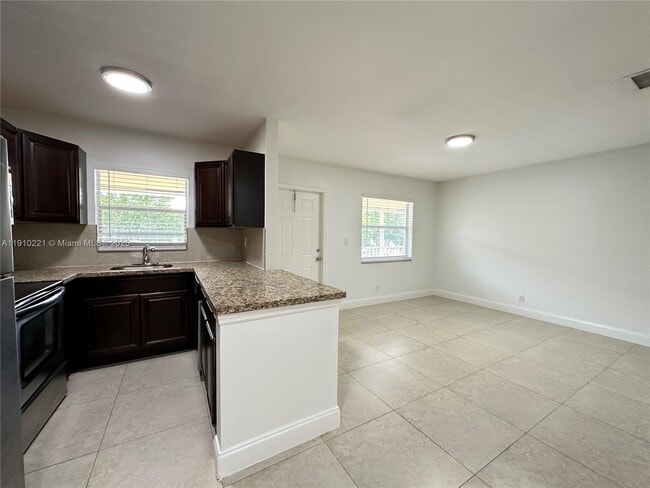 Building Photo - 2640 NE 8th Ave