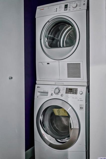 Building Photo - 530 S Hewitt St