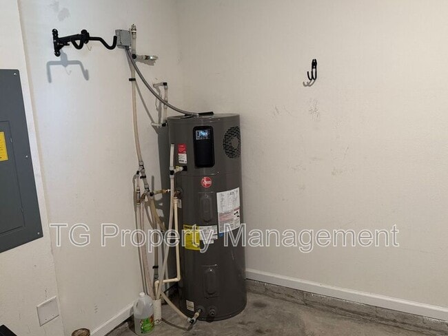 Building Photo - 9877 Fiddleback Ln