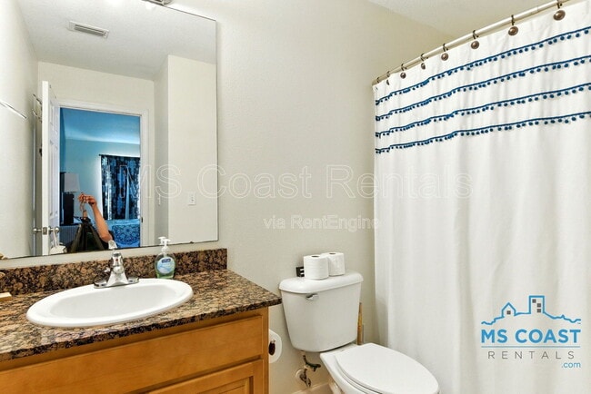 Building Photo - 1131 Century Oaks Dr