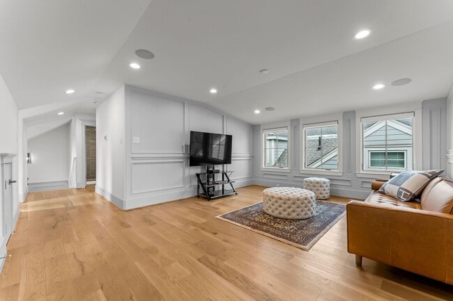 Building Photo - 426 Marshall St