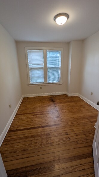 Building Photo - 615 Burr Oak St