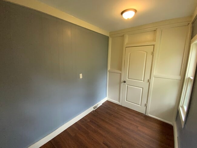 Building Photo - 217 E Roselawn St