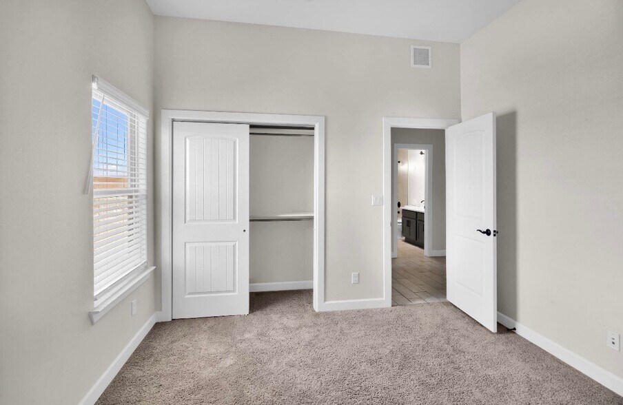 Building Photo - 13915 Sky Harbor Ave