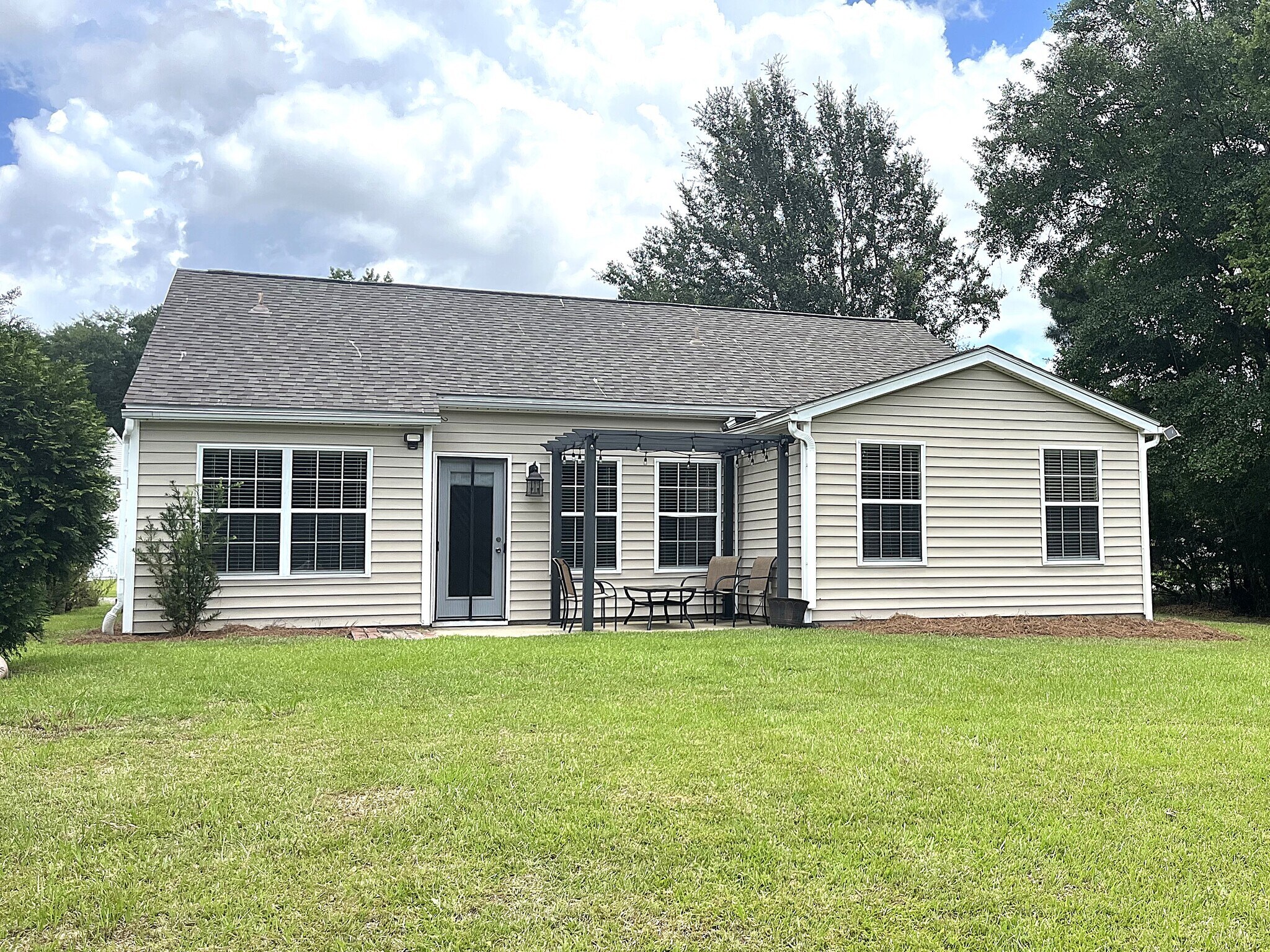 Building Photo - 485 Live Oak Walk