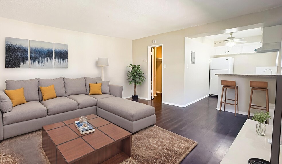 Primary Photo - Park Plaza Apts