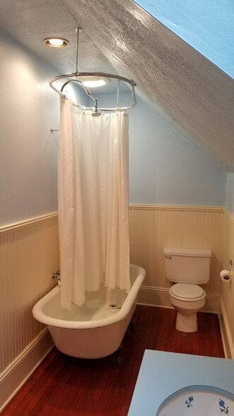 clawfoot bath - 555 N Simpson St
