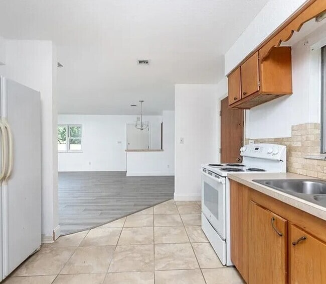 Building Photo - 29171 Orva Dr