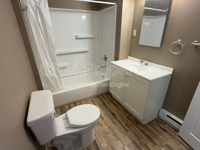 Building Photo - 823 N Western Ave