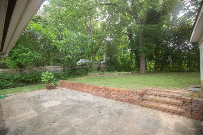 Building Photo - 1706 Wells Dr