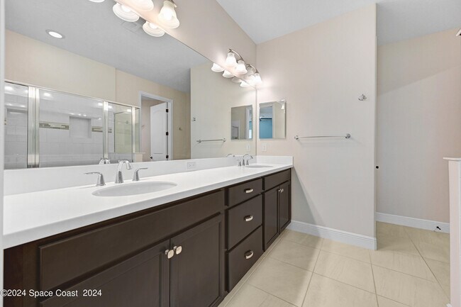 Building Photo - 8483 Loren Cove Dr