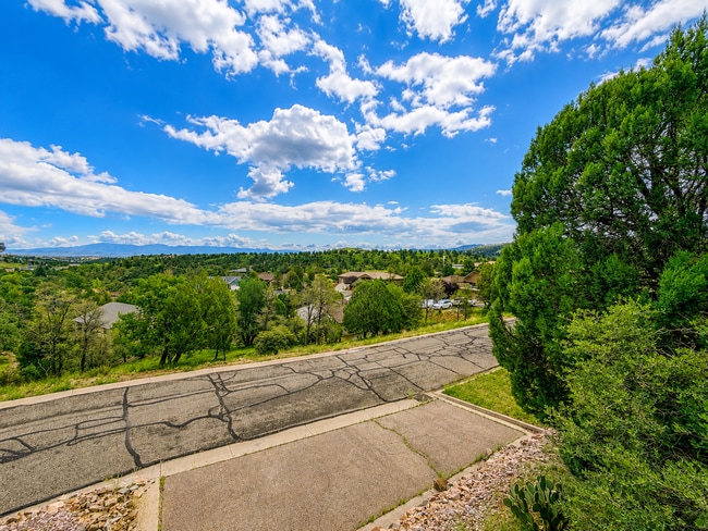 Building Photo - 4925 Summit Cir