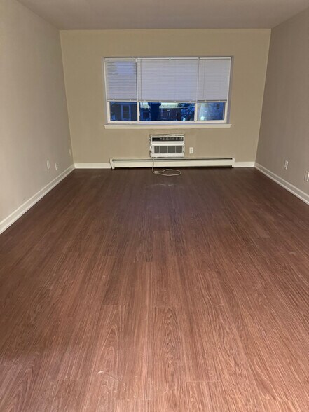 Building Photo - 2260 N Summit Ave