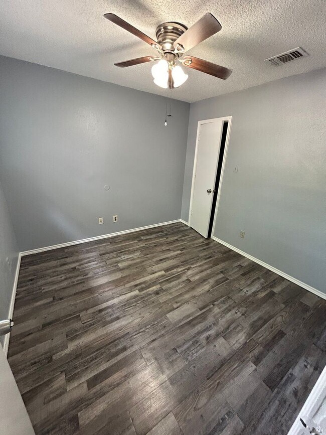 Building Photo - 2648 Pinta Cir