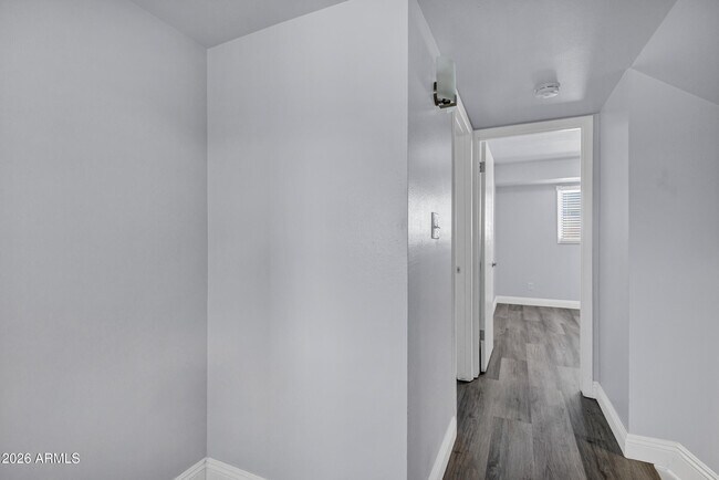 Building Photo - 14 E Hermosa Dr
