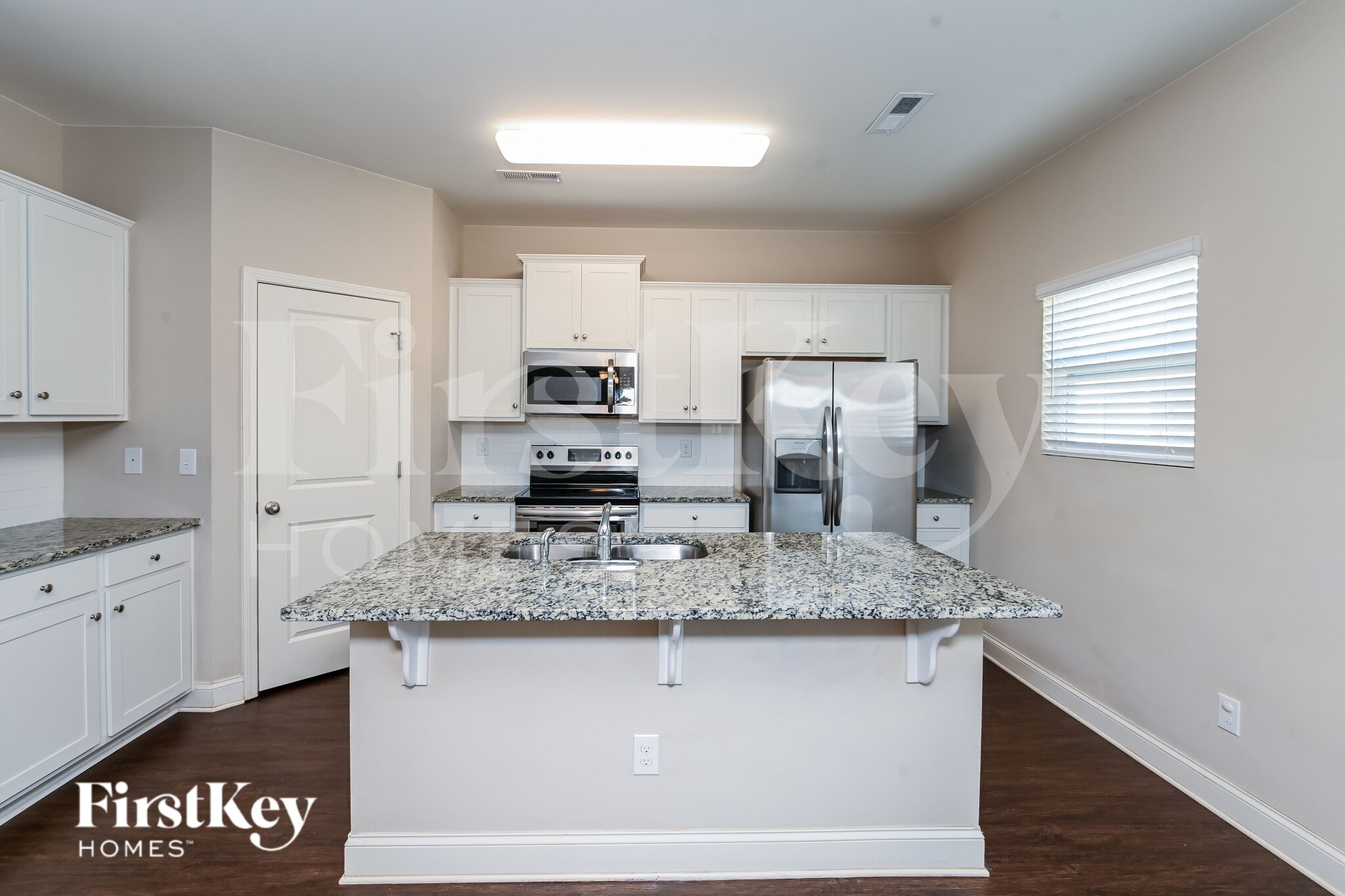 Building Photo - 9147 Marion Oaks Dr