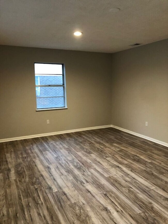 Building Photo - 9321 Dunwoody Dr