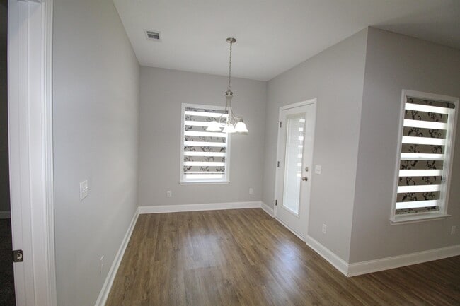 Building Photo - 512 Belmont Ave