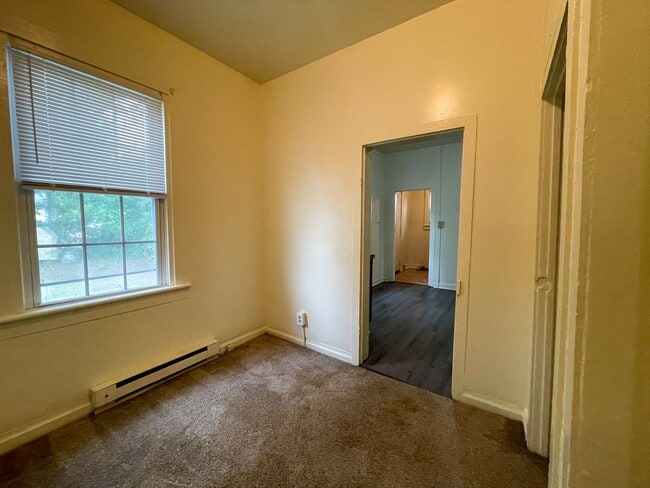 Building Photo - 307 N 6th Ave