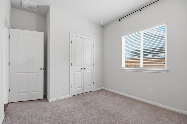 Building Photo - "Charming 3-Bed Oasis in San Marcos with 2 Full Baths – 1424 Sq Ft of Comfort!"
