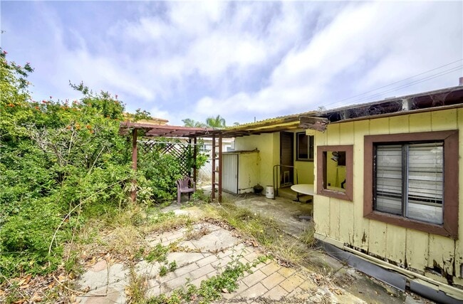 Building Photo - 2407 Fisk Ln
