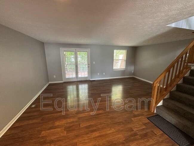 Building Photo - 753 Woodlyn Dr S