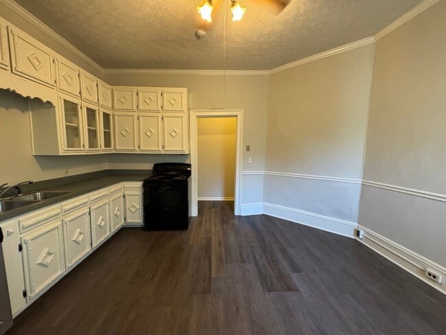 Building Photo - Large 4/2.5 House in S Rome $1,395