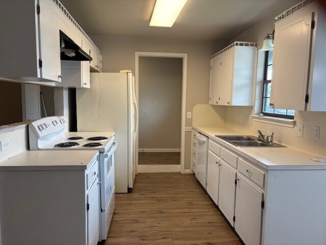 Building Photo - 2404 Hidden Hill Dr