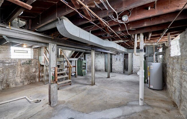 Building Photo - 5021 Ray Ave