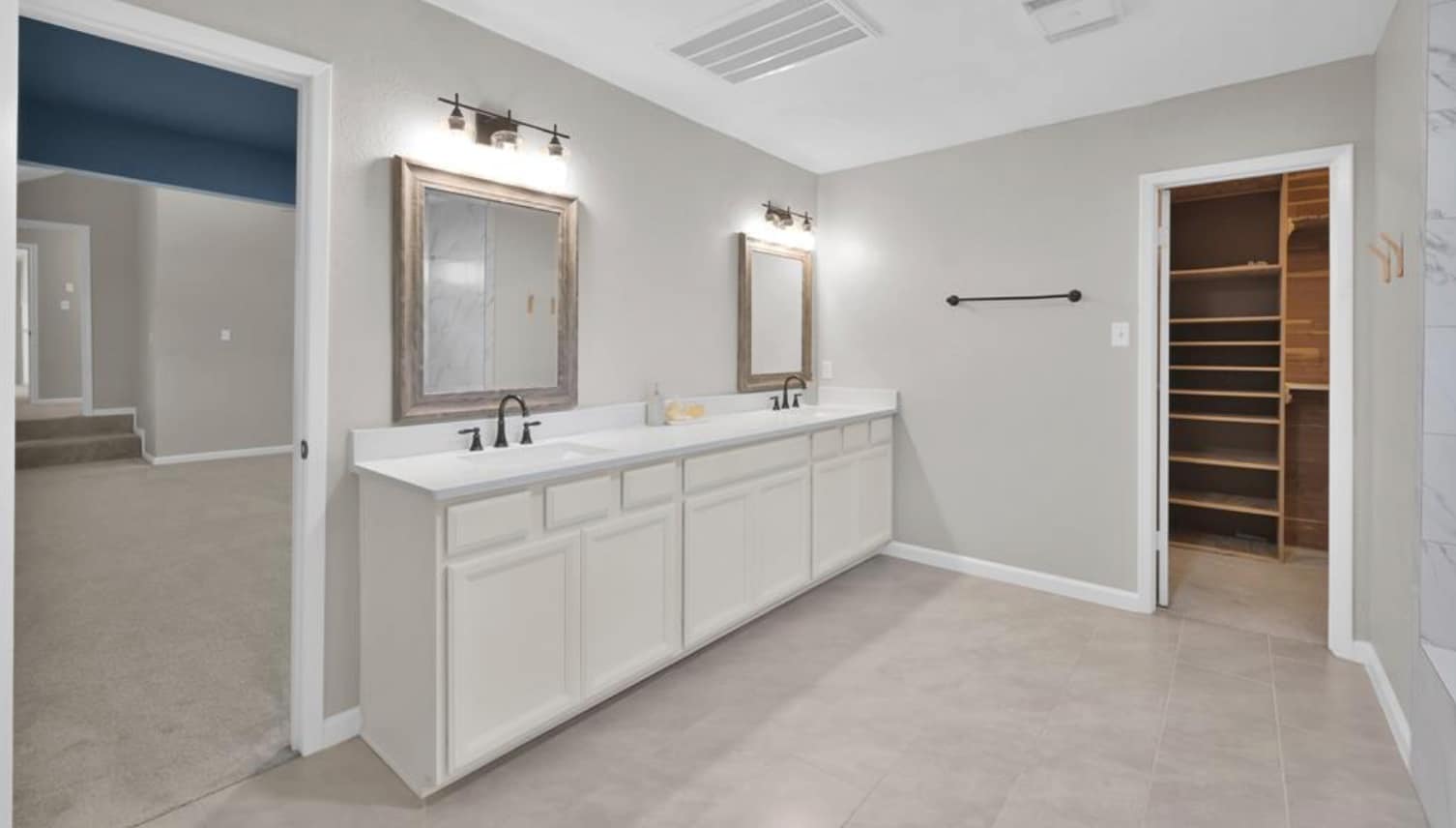 Building Photo - 2811 Crossvine Cir