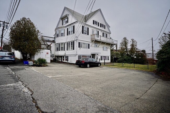 Building Photo - 13 Flume Rd