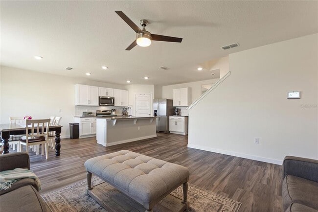 Building Photo - 421 Chayne Pl