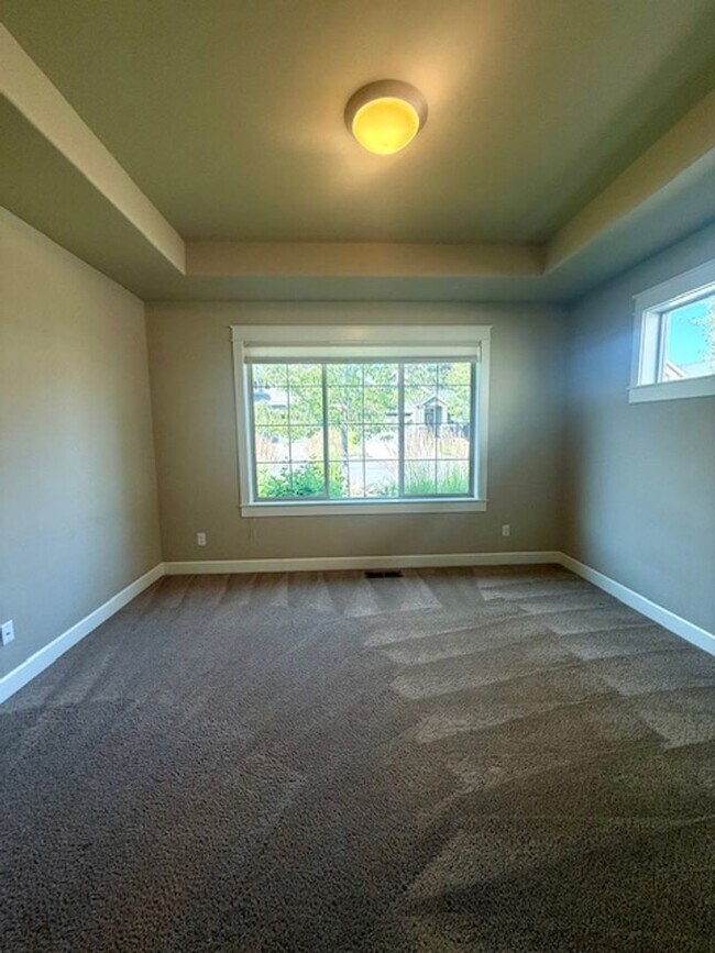 Building Photo - Luxury Home in Stonegate with Community Pool!